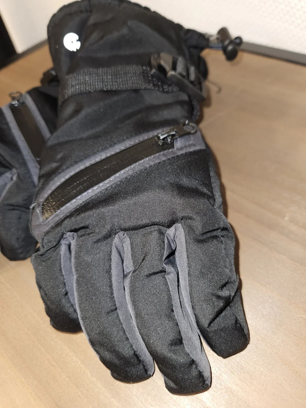 Champion Kids Black and Gray Insulated Gloves Waterproof